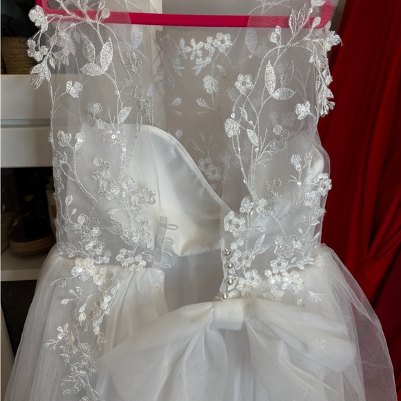 Ellie Gowns Size 8 Elegant White Lace Kids Flower Girl Dress - Picture 3 of 6